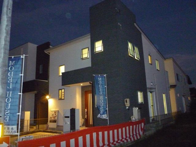 Local appearance photo. The outer wall of calm in two color simple finish Atype Local shooting H25.12.1