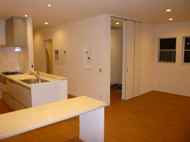 Living. LED down light of all the living room will be healed in the cozy brightness. 