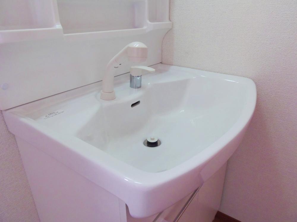 Wash basin, toilet. Washstand image