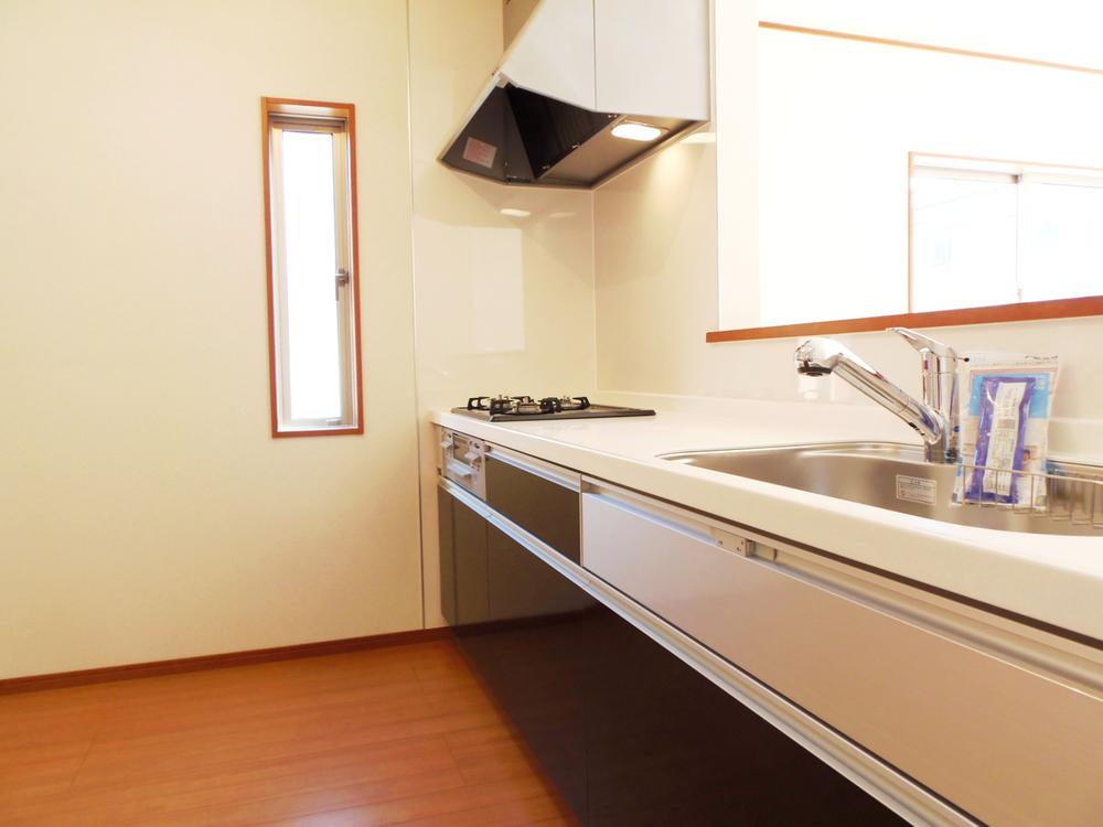Same specifications photo (kitchen). Face-to-face kitchen image