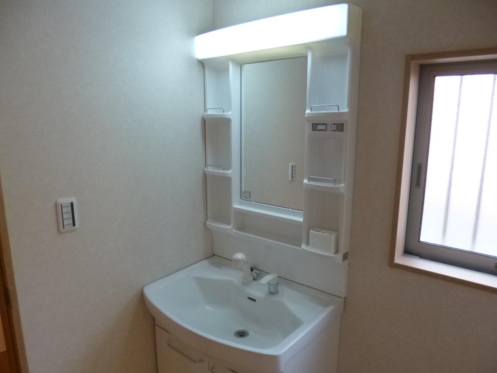 Wash basin, toilet. Example of construction 