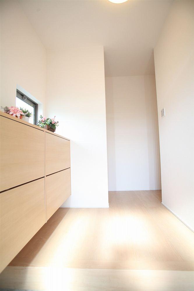 Entrance. Local (11 May 2013) Shooting Building A