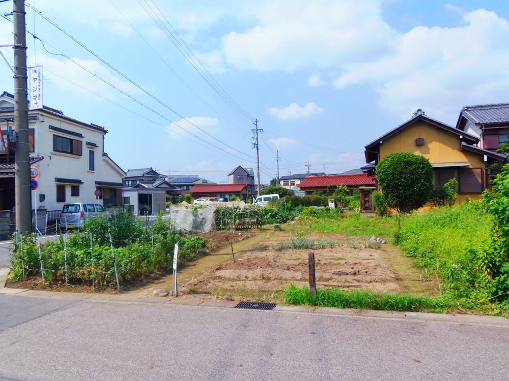 Local land photo. Nearby is an environment to be dotted with houses and collective housing, Green dark living environment unparalleled, such as factories and warehouses