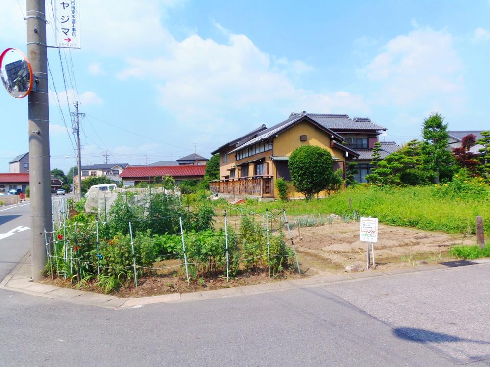 Local land photo. Corner serving corner lot which is excellent in view of the omnidirectional, There is no also building to shield the house to be completed in the future (December 2013) Shooting