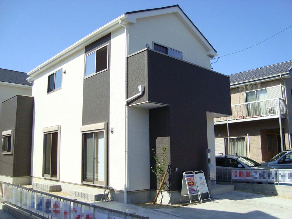 Local appearance photo. 1 Building Zenshitsuminami direction! 