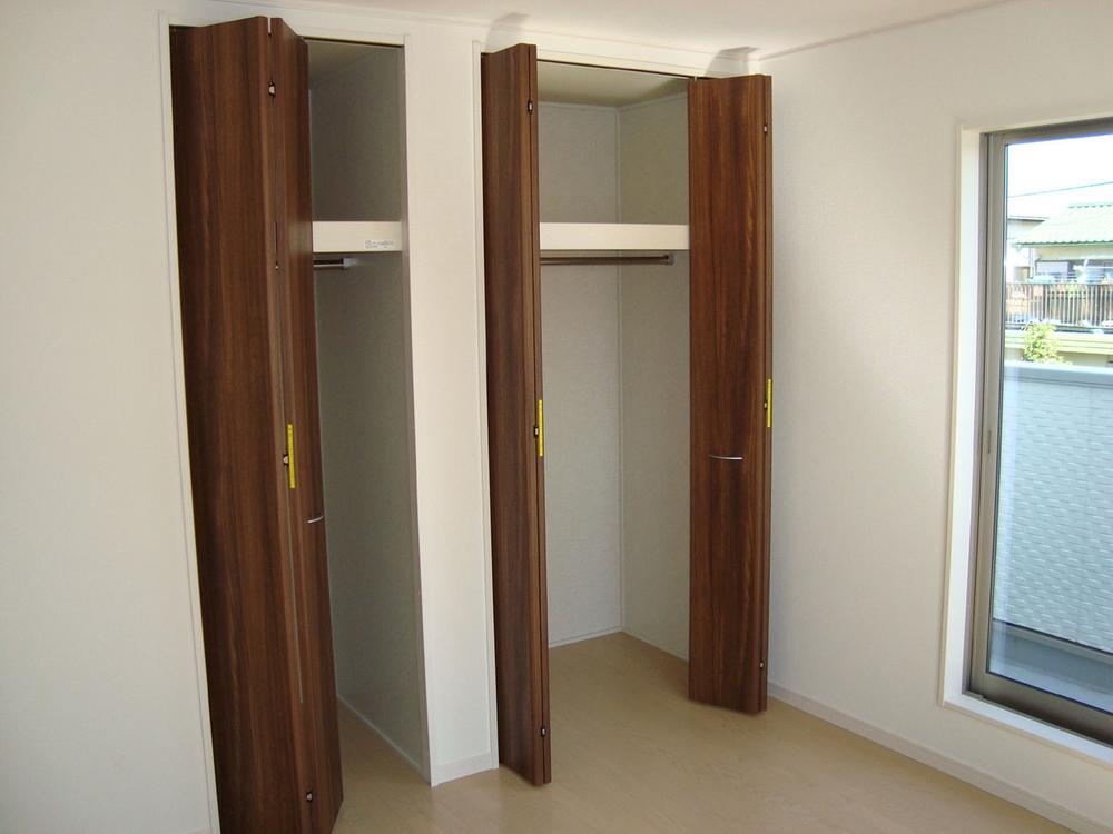 Non-living room. Western-style 2 There are two closets in the master bedroom! 