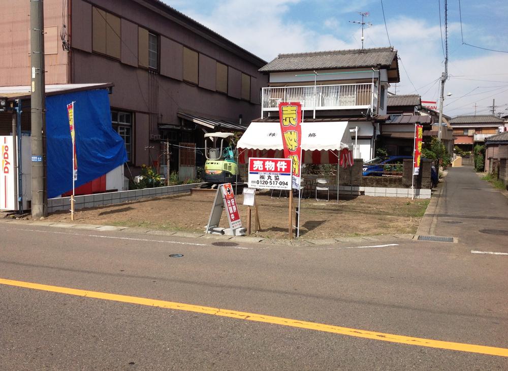 Local photos, including front road. Local (11 May 2013) Shooting