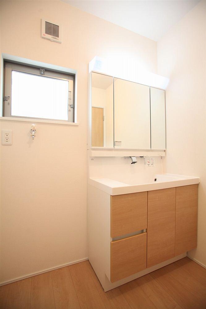 Wash basin, toilet. Indoor (11 May 2013) Shooting A-5 buildings