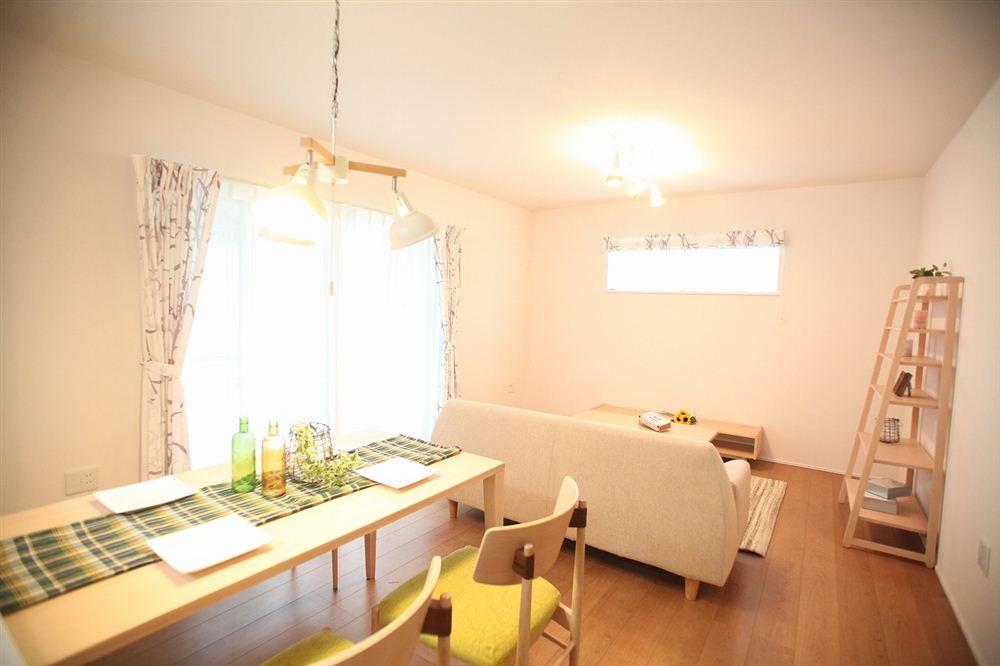 Living. Indoor (11 May 2013) Shooting B-2 buildings