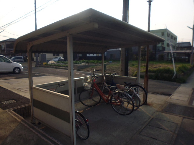 Other. 0m to bicycle parking lot (Other)