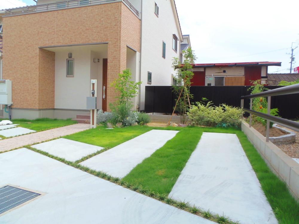 Parking lot. In an orderly manner that has been set up car park spaces, Possible parallel in the two parking, The combination of the type of vehicle, Parking layout will be the realization of vertical and horizontal