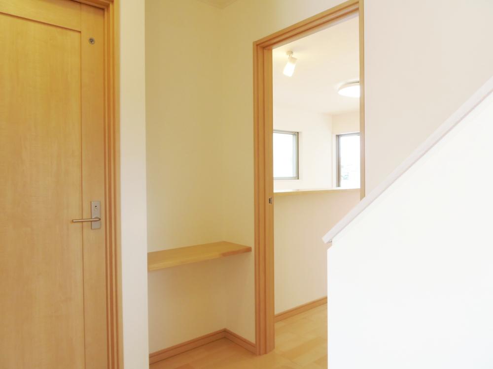 Other introspection. To niche shelf in the hall, The share of family, Decorate the memories and records