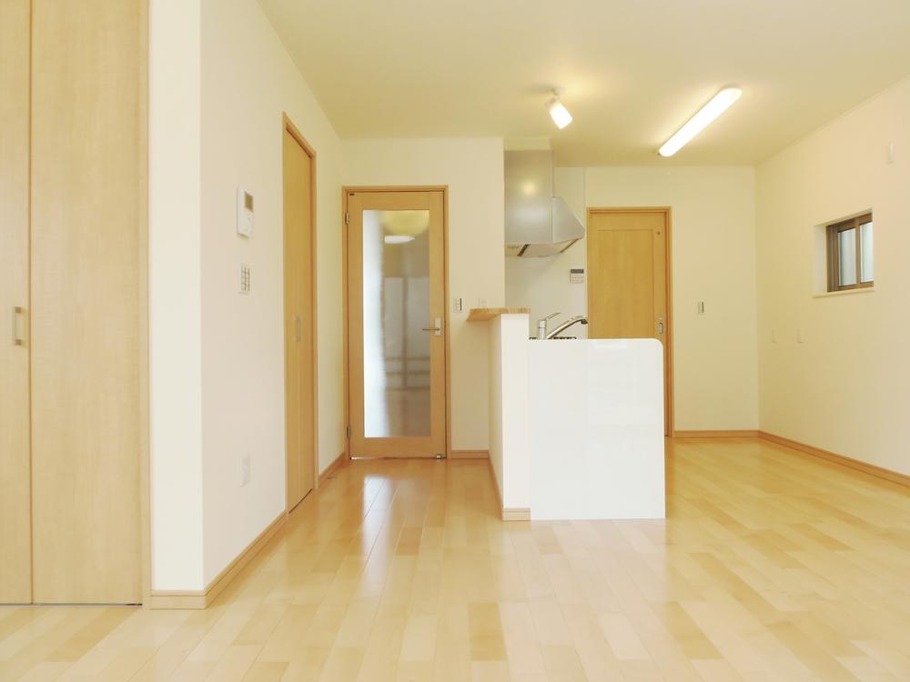 Living. Located in the middle of the medium system and the white system, Moderato by the write color