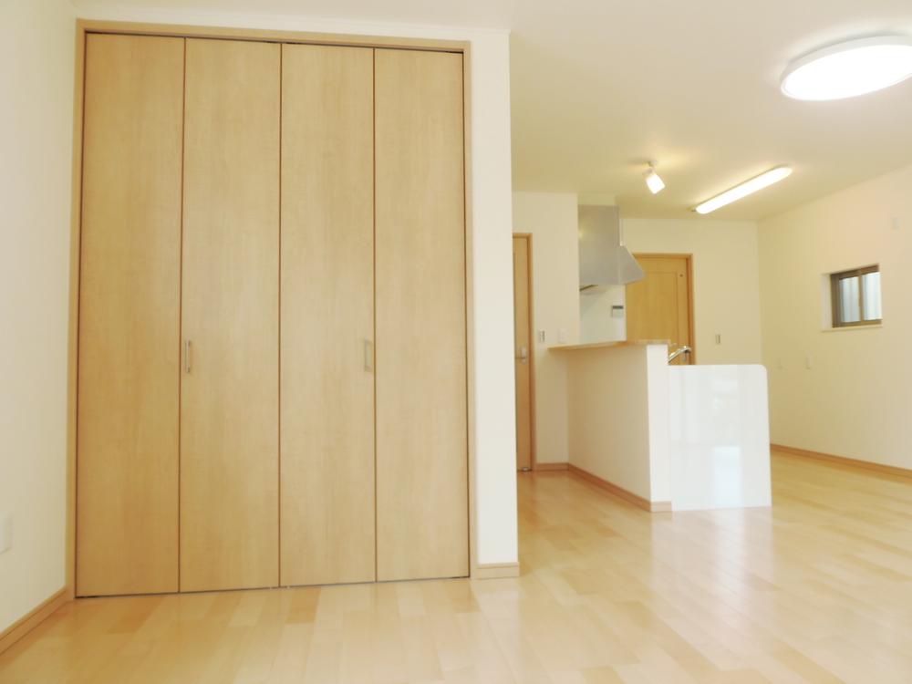 Other introspection. To better serving position, Cloak of furnishing high capacity serving LD