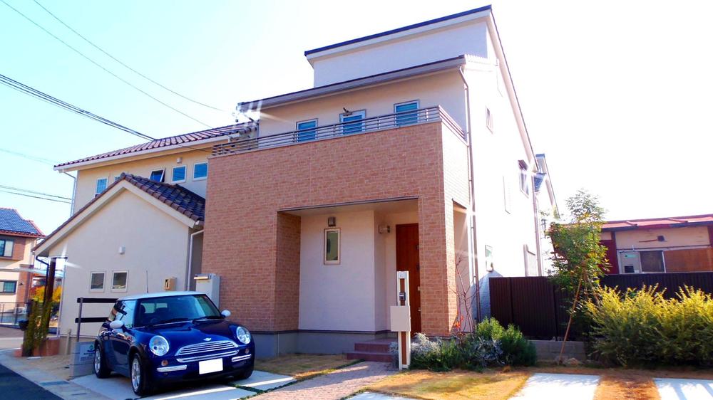 Local appearance photo. A monotone to basic, It summarizes the accent in planting "Rin" serving as expression (December 2013 shooting)