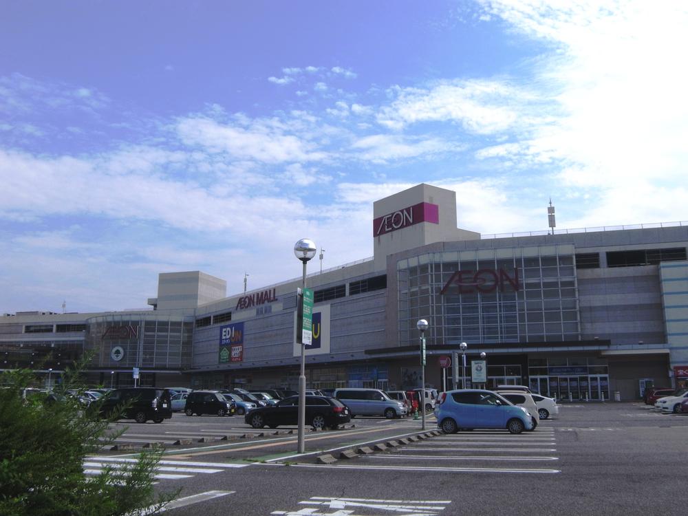 Shopping centre. 994m to Aeon Mall Fuso