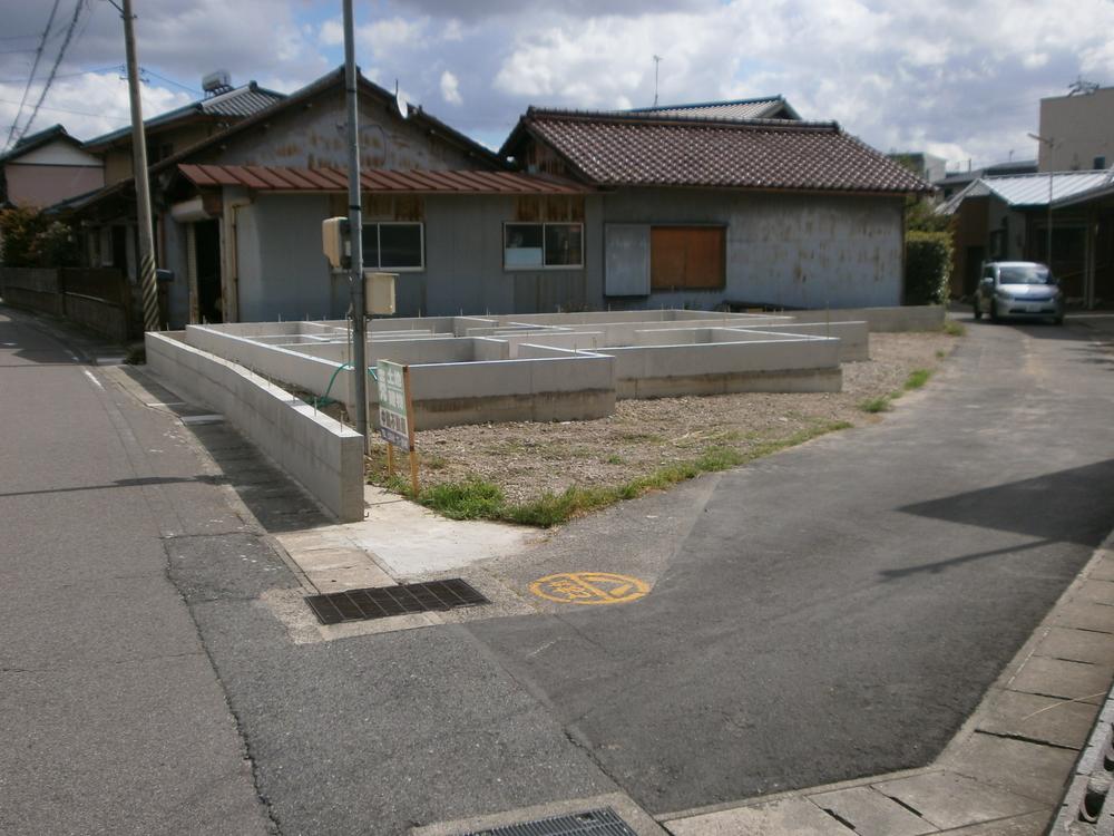 Local photos, including front road. Local (10 May 2013) Shooting