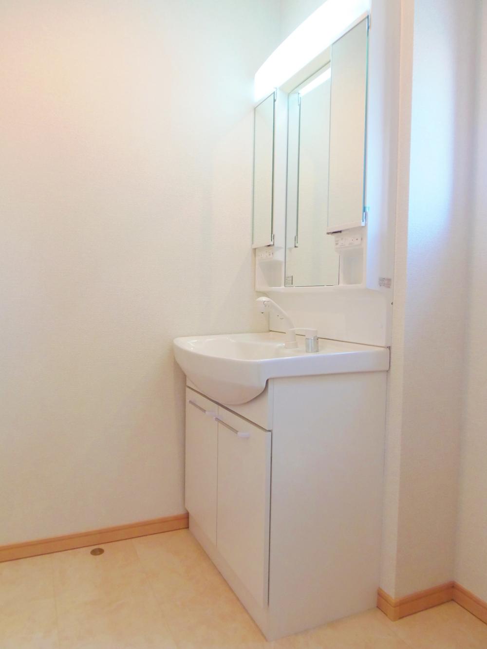 Same specifications photos (Other introspection). Image