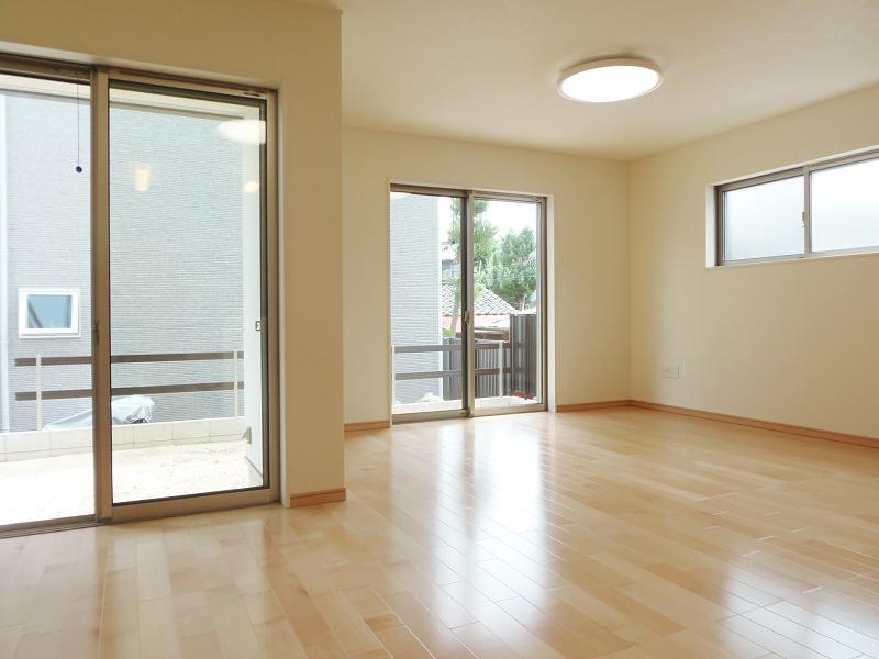 Same specifications photos (living). Image Spread a living dining, We greeted the owners and visitors.  (The photo shows the same case by the construction company)