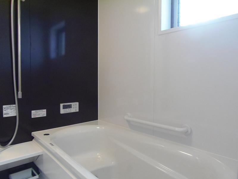 Same specifications photo (bathroom). Image