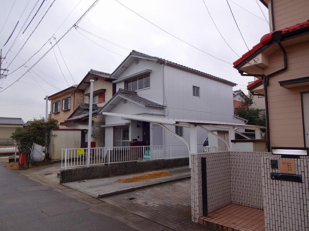 Local appearance photo. Local (12 May 2013) Shooting. Already outer wall renovation!