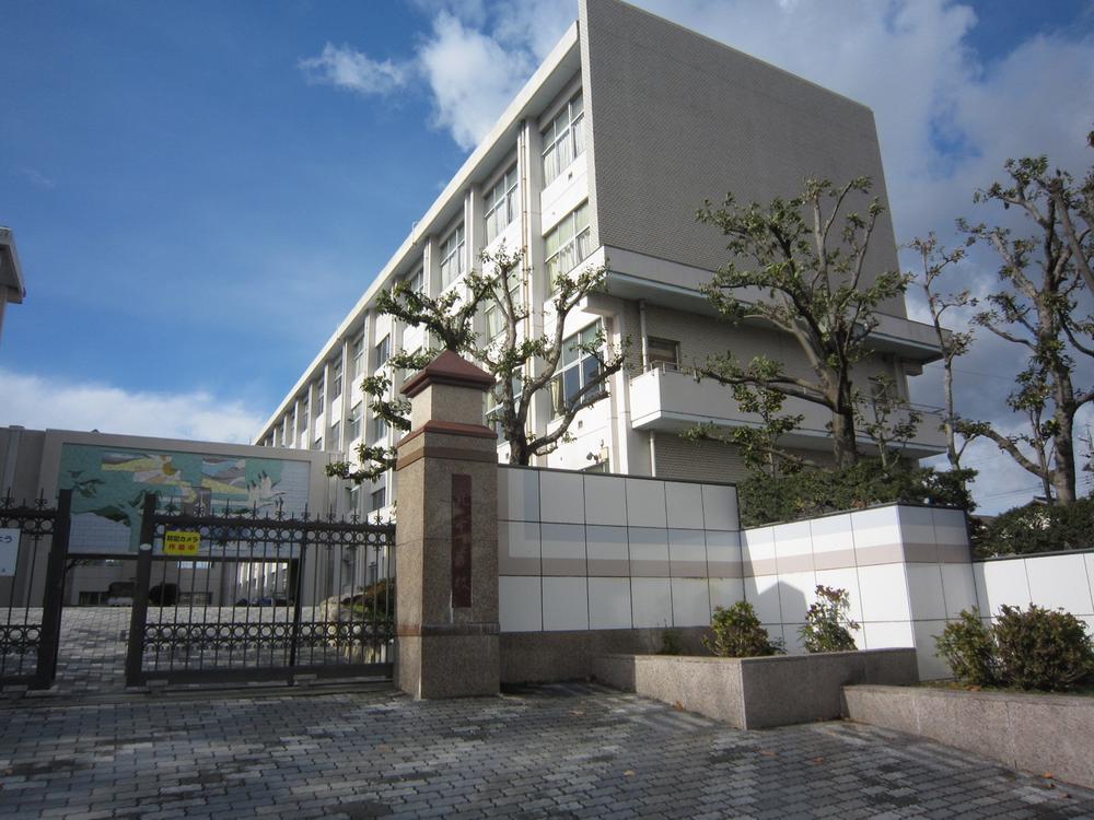 Junior high school. Miyoshi City Tatsukita until junior high school 1307m