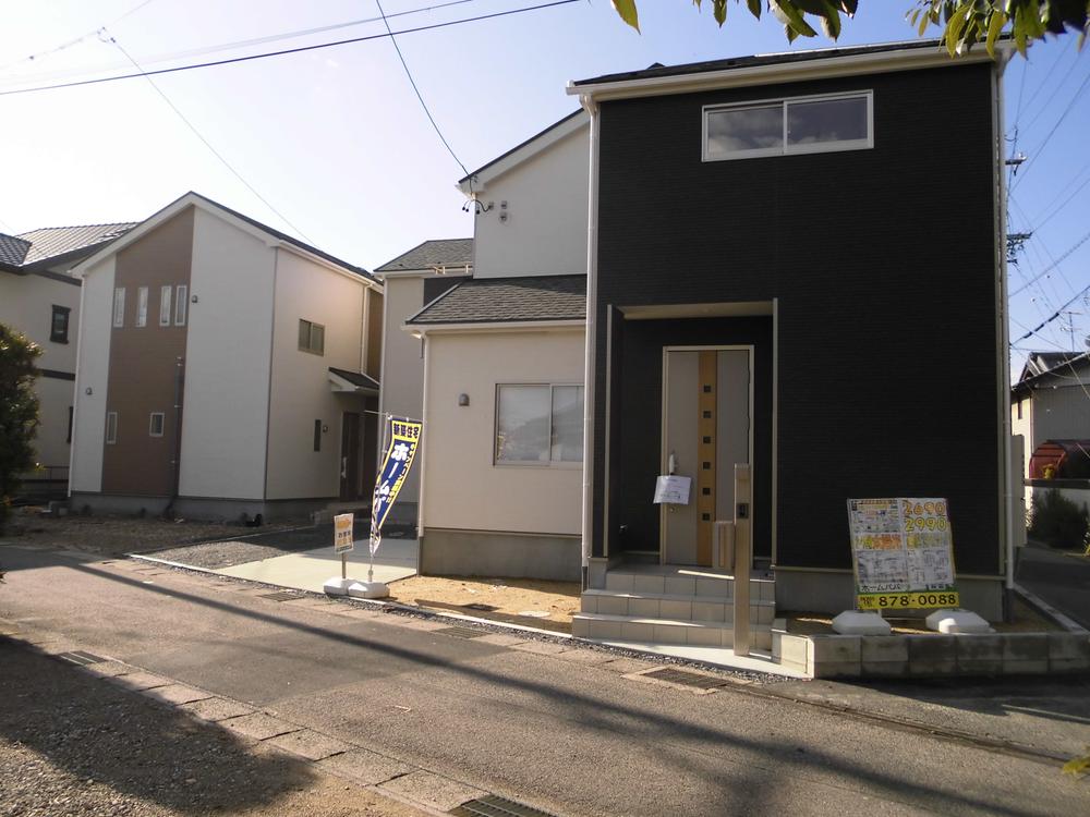 Local photos, including front road. Local appearance photo December 2013 21 days shooting * quiet and green living environment! * Surrounding environment favorable!  ◆  ◆  ◆ "Dwelling looking Campaign" held in!  For more information Please contact us!  ◆  ◆  ◆ 