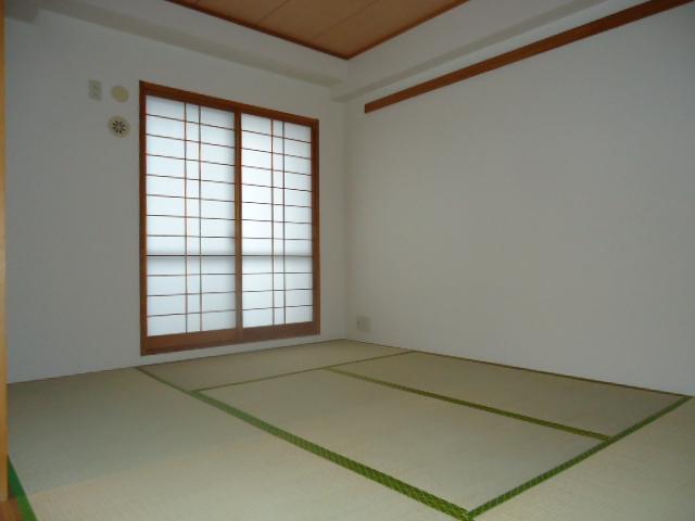 Non-living room. Renovation [tatami mat replacement, Please refer to the approximately 6 Pledge of Japanese-style room that has been cross-re-covering].