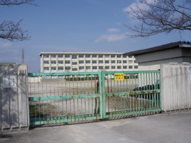 Junior high school. 1100m until the municipal south junior high school (junior high school)