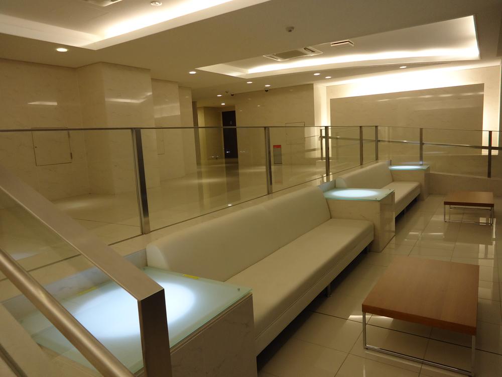 lobby. Entrance lounge [Please relax on the sofa]