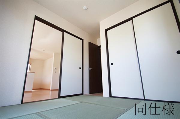 Same specifications photos (Other introspection). Same specifications