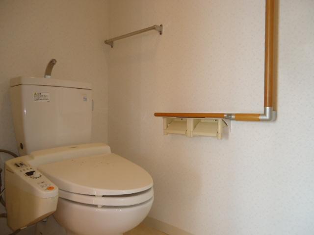 Toilet. Storage shelf cupboard is with toilet [cleaning ・ Please refer to the attached drying function].