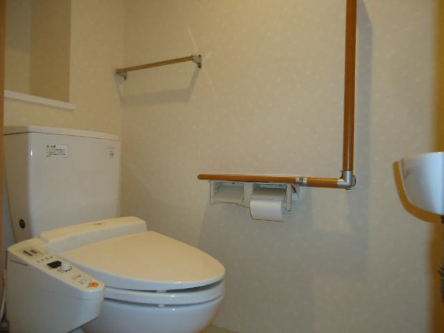 Toilet. Hand-wash facilities ・ Toilet storage cupboard is with [cleaning ・ Please refer to the attached drying function].