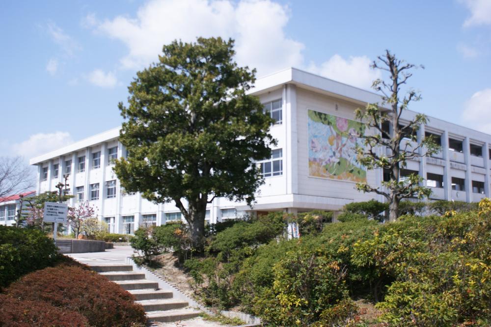 Primary school. 1120m to City Southern Elementary School