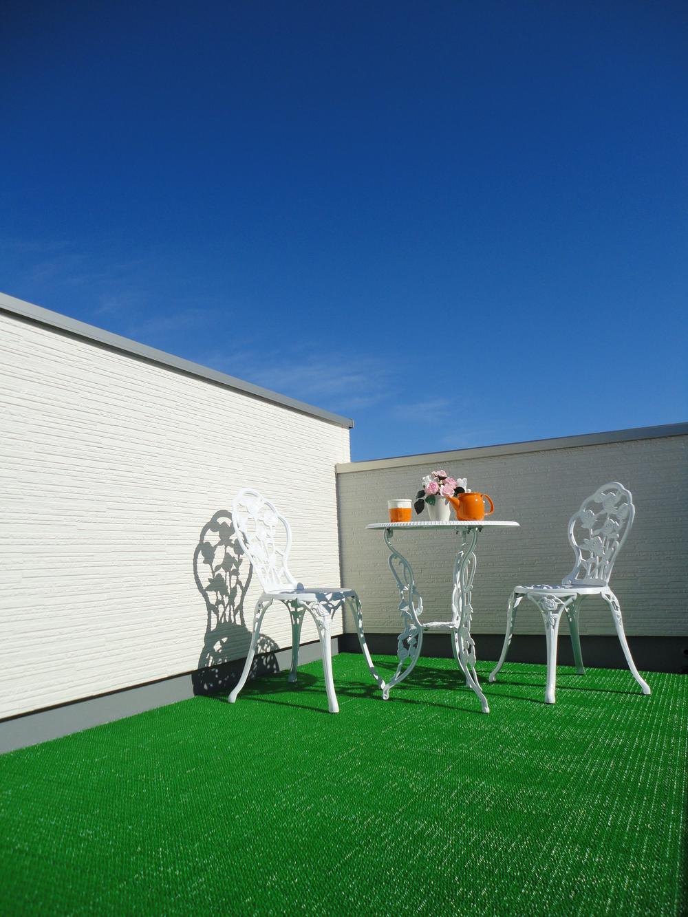 Balcony. Widely open sky balcony (same specifications)