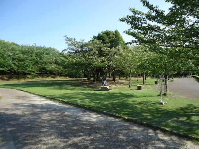 park. It is a 13-minute walk (1000m) to Yasuda Ke Pond Park.