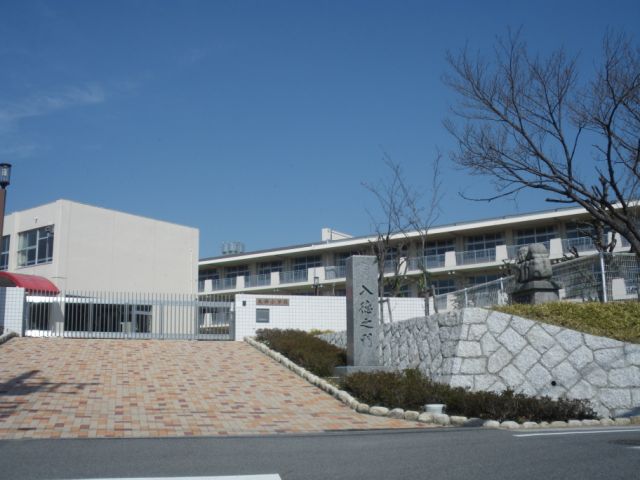 Primary school. 1200m until the Municipal northern elementary school (elementary school)