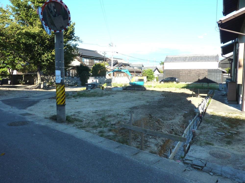 Local photos, including front road. Local (September 2013) Shooting