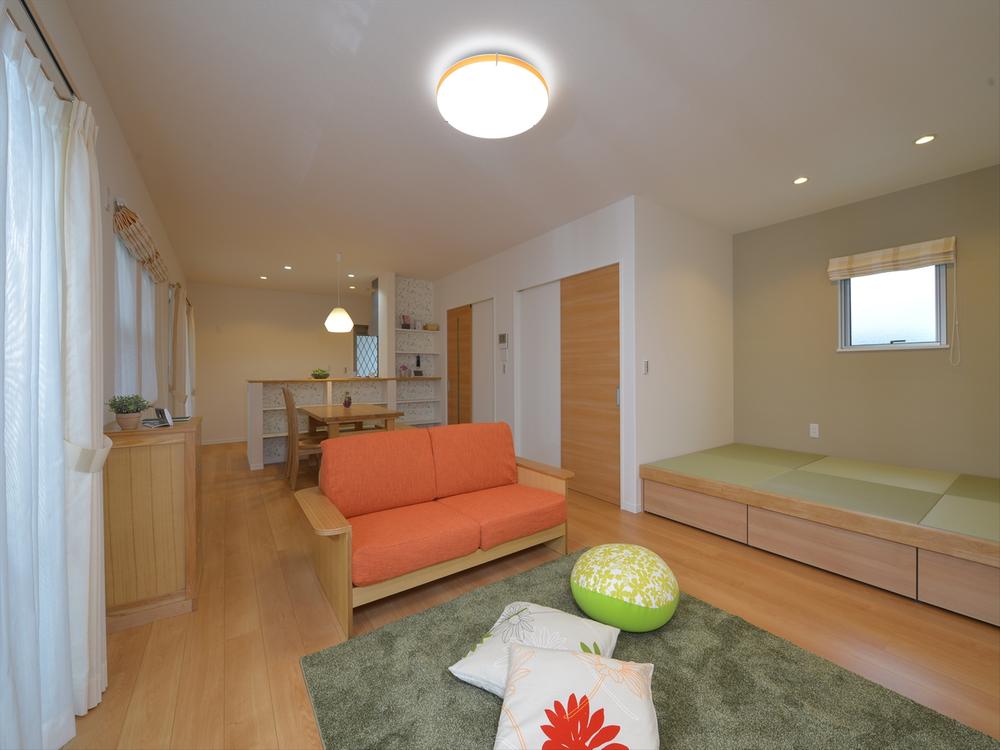 Living. (No. 1 land House) living