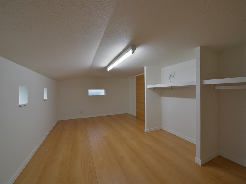 Other introspection. (No. 1 place House) attic storage