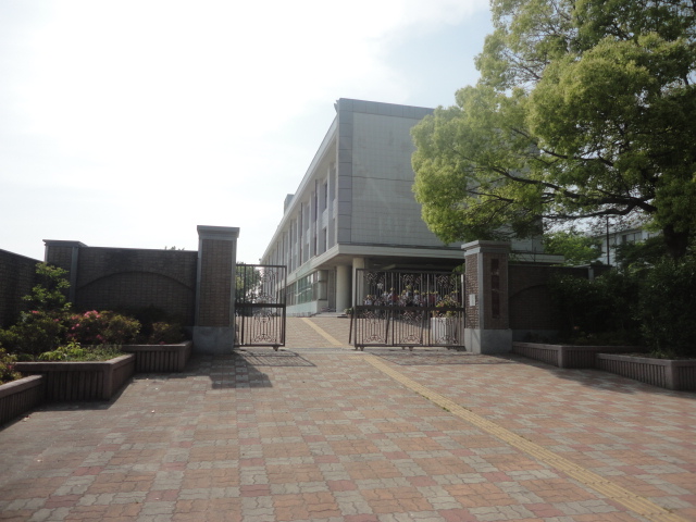 Primary school. Miyoshi until City Central Elementary School (Elementary School) 748m