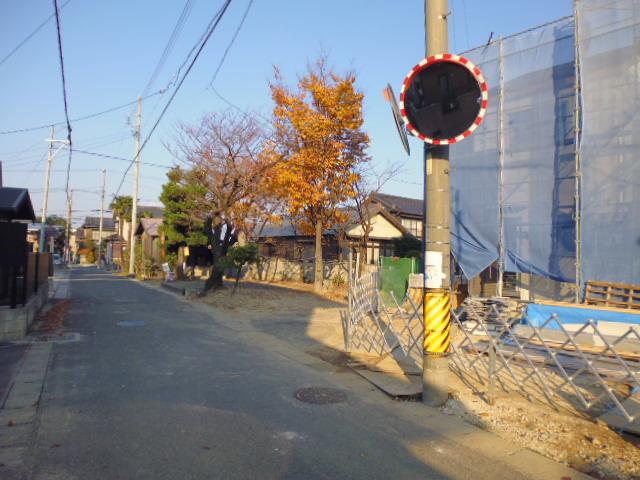 Local photos, including front road. North Frontal road 2013 December 5 shooting