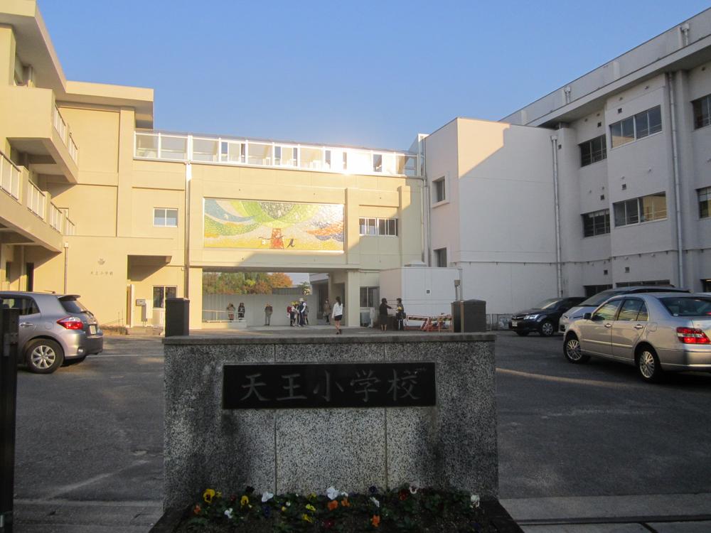 Primary school. Miyoshi City Tenno until elementary school 609m