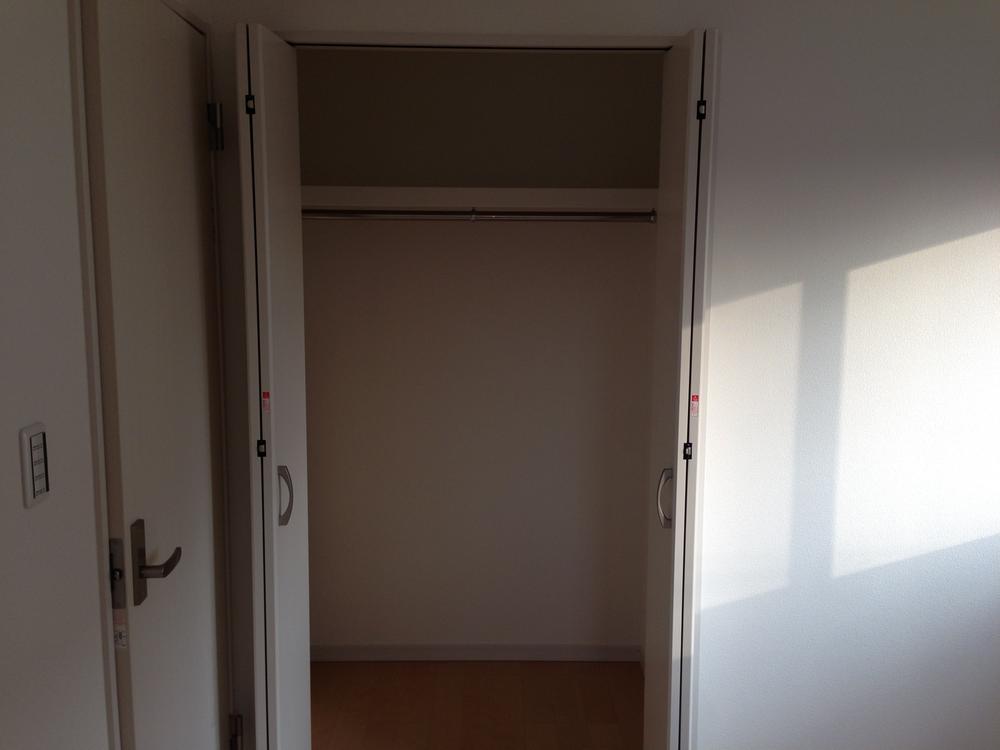 Receipt. 6 Pledge Western-style closet