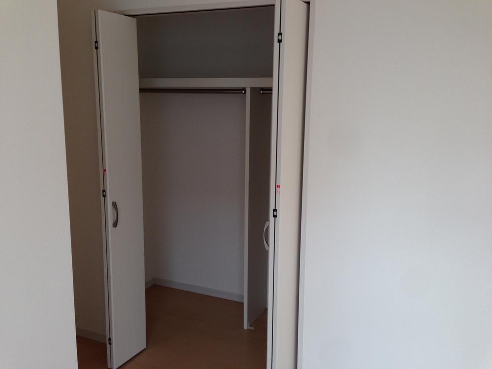 Receipt. 7 Pledge Western-style closet