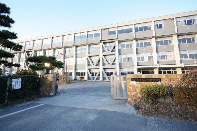 Junior high school. Nagakute 1300m until junior high school (junior high school)