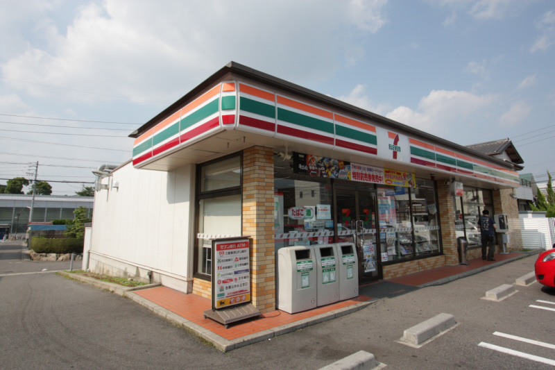 Convenience store. Seven-Eleven Nagakute dogwood store up (convenience store) 370m