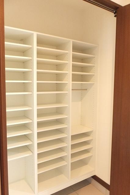 Entrance. Room (August 2013) Shooting