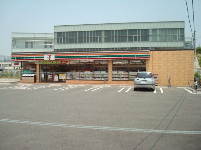 Convenience store. 130m to Seven-Eleven (convenience store)