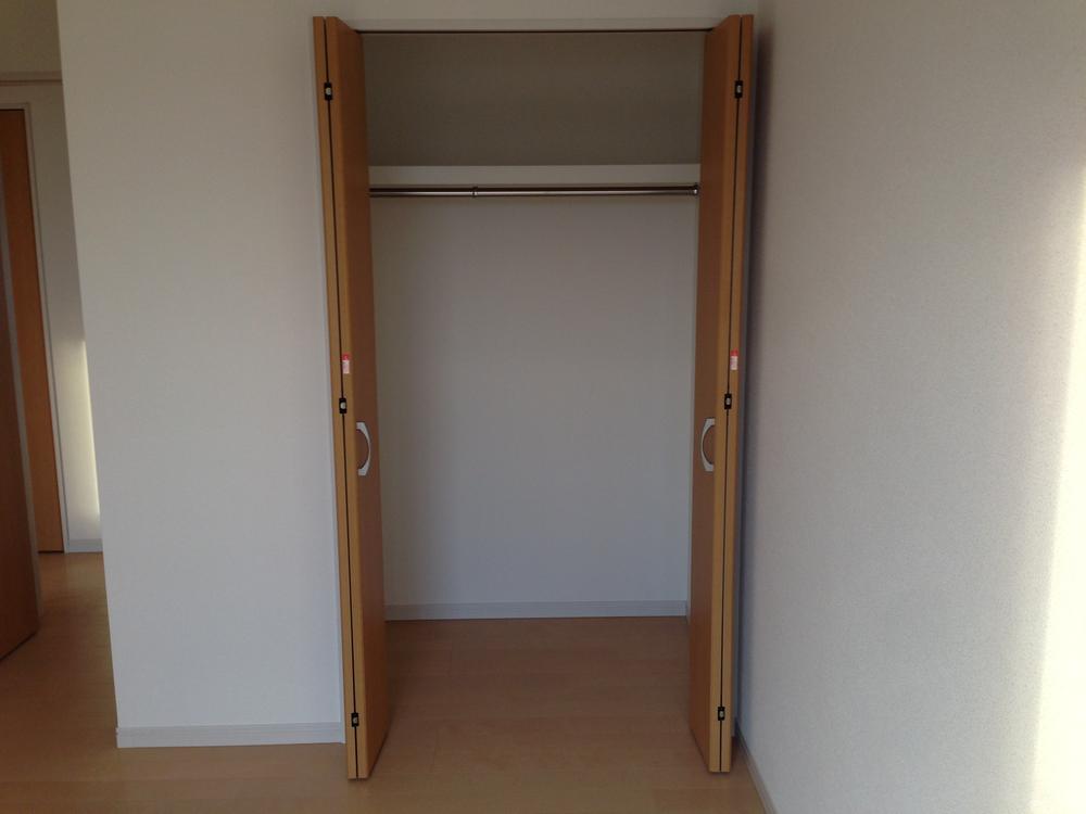 Receipt. 6 Pledge Western-style closet